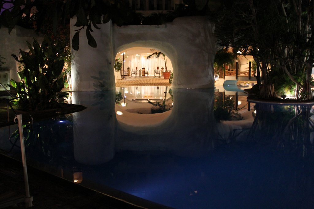 IMG_4153.JPG - Hotel Jardin Tropical  http://www.jardin-tropical.com/  pool at night