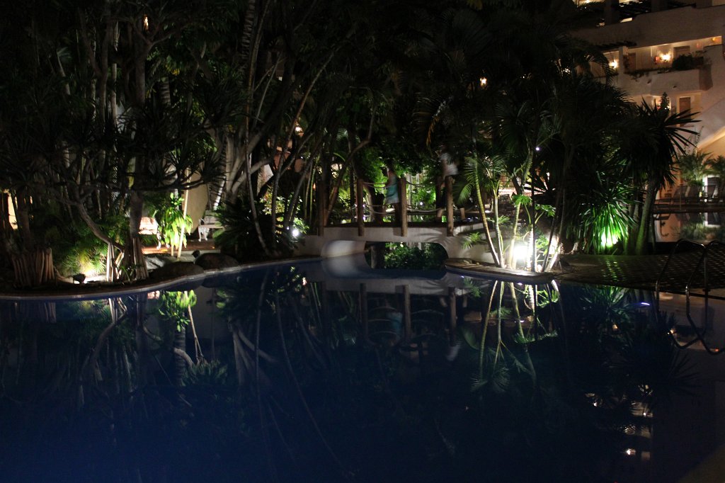 IMG_4154.JPG - Hotel Jardin Tropical  http://www.jardin-tropical.com/  pool at night