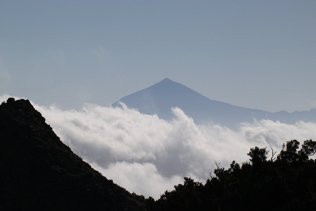 IMG_4657.JPG - Roque de la Zarcita and Pico del Teide  http://en.wikipedia.org/wiki/Teide 