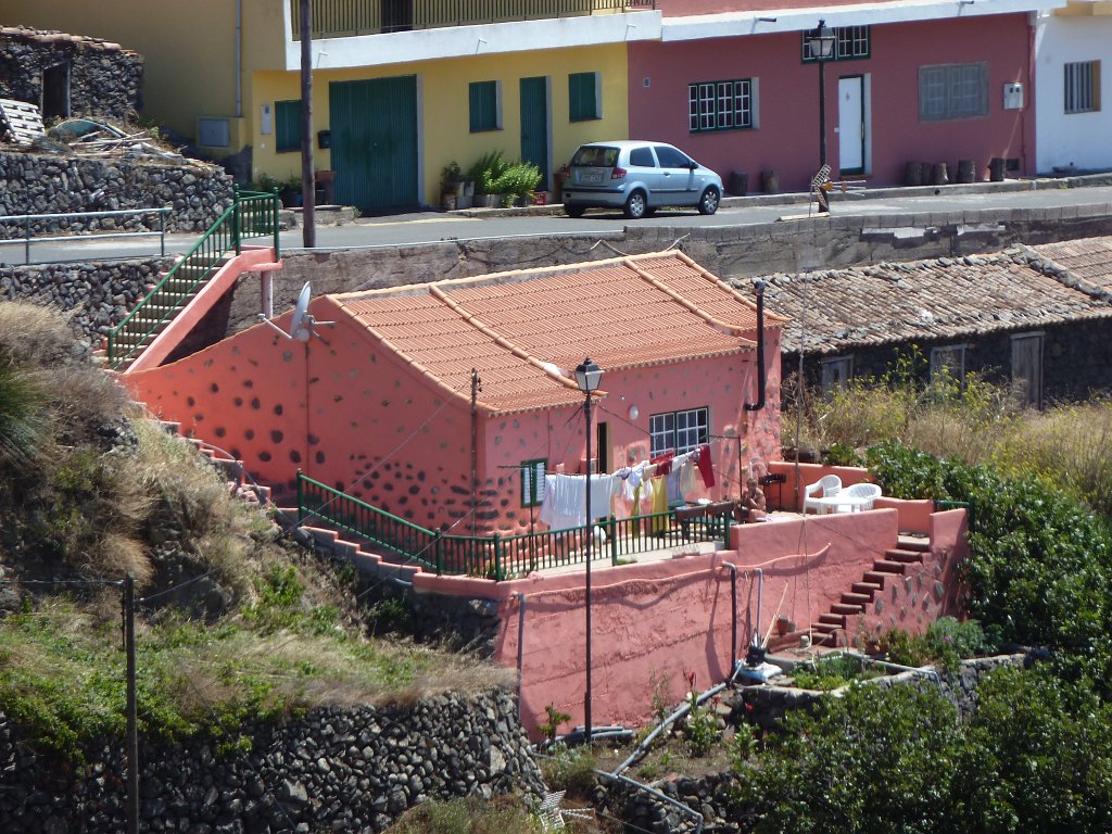 P1040287.JPG - Pink house in El Cercado