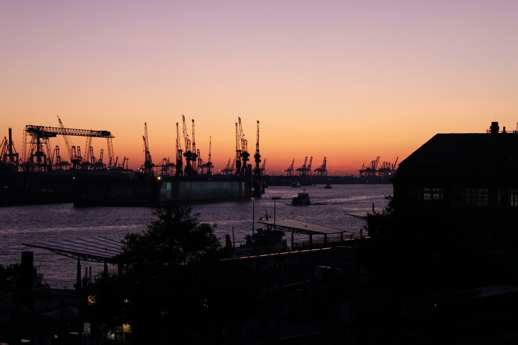 IMG_5680.JPG -  Hamburg port  view from at sunset