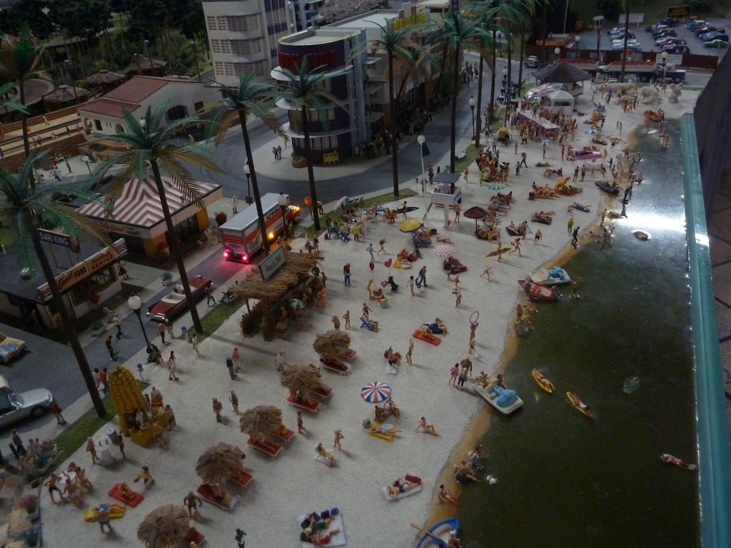 P1050414.JPG - Miami in the  Miniatur Wunderland  ( miniature wonderland ). The world largest miniature railway not only host trains but also running cars, trucks, ship and even "flying" airplanes.