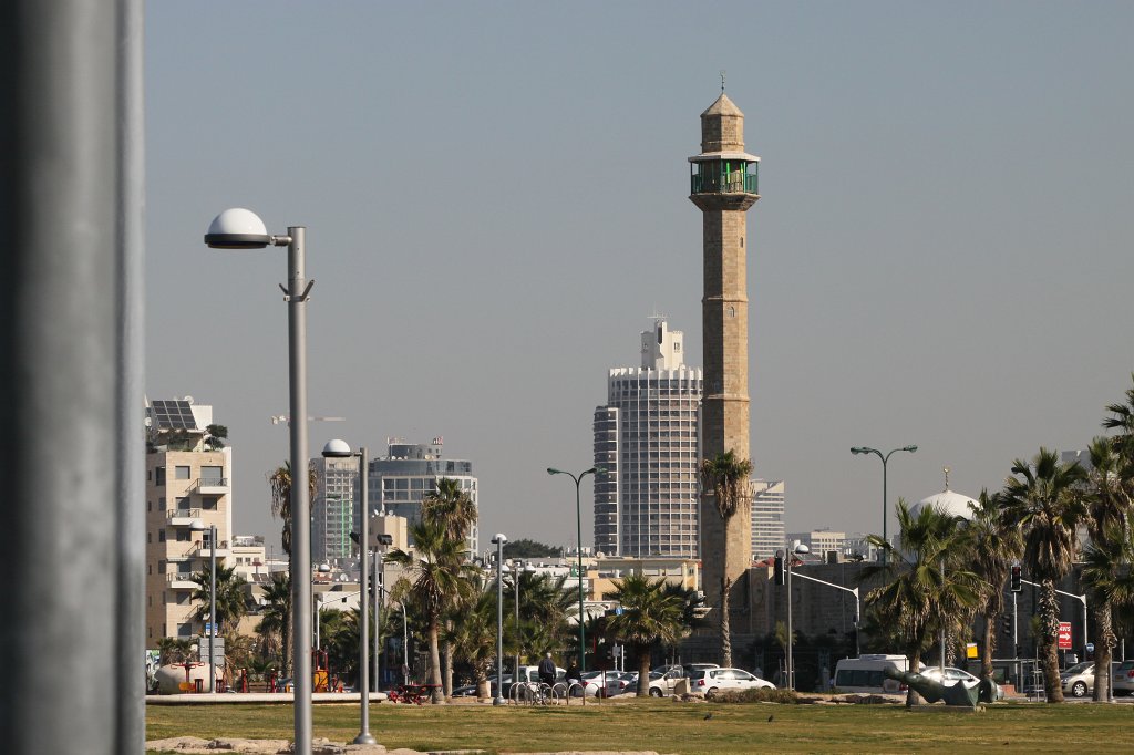 IMG_6344.JPG - Old and new towers in Tel Aviv  http://en.wikipedia.org/wiki/Tel_Aviv 