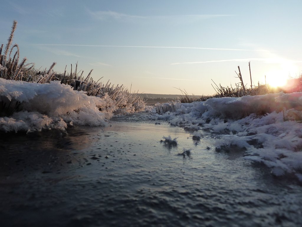 P1060135.JPG - Frozen stream in early morning