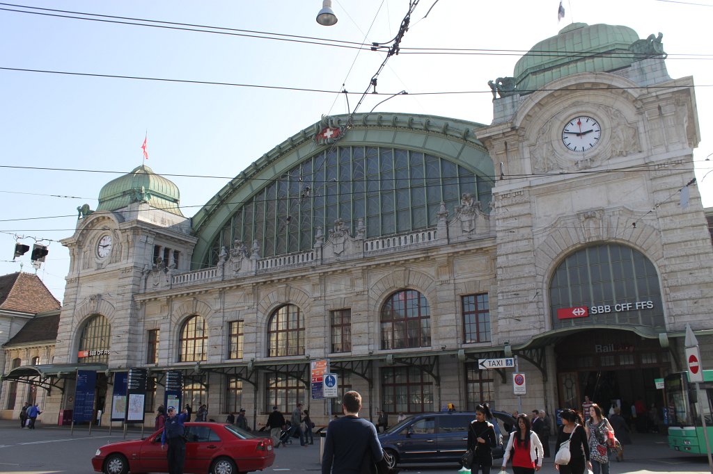 IMG_7488.JPG - Basel Railway station  http://en.wikipedia.org/wiki/Basel_SBB_railway_station 