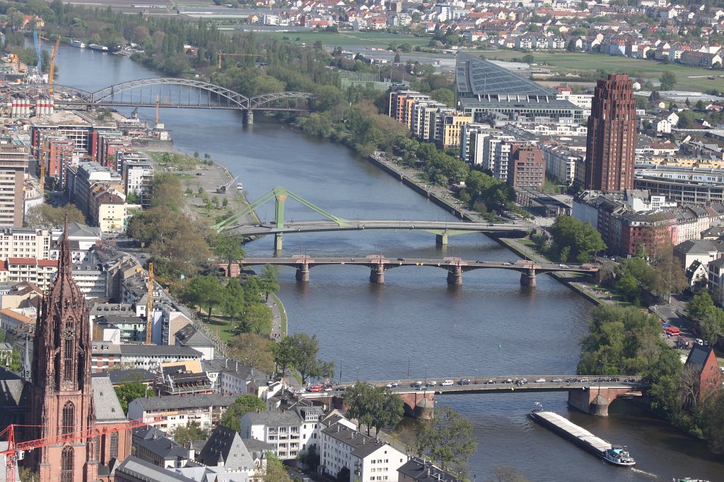 IMG_7661.JPG - Frankfurt  http://en.wikipedia.org/wiki/Frankfurt  bridges crossing Main river  http://en.wikipedia.org/wiki/Main_(river) 