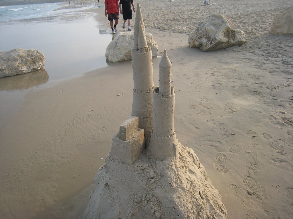 IMG_0026.JPG - Sand castle