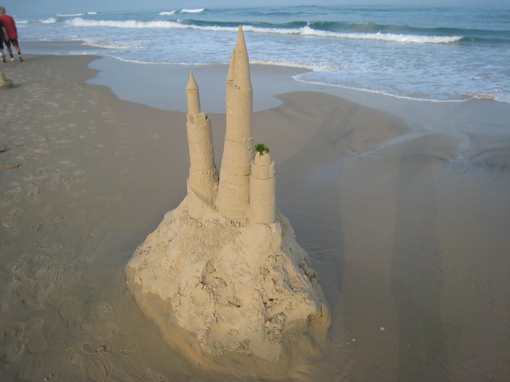 IMG_0027.JPG - Sand castle