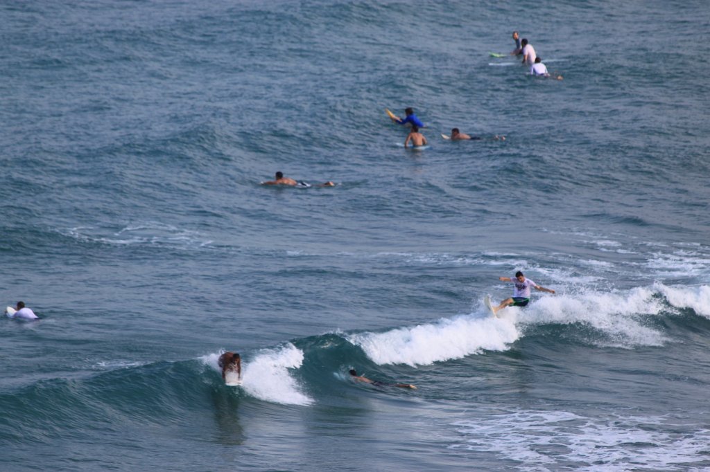 IMG_9105.JPG - Surfer