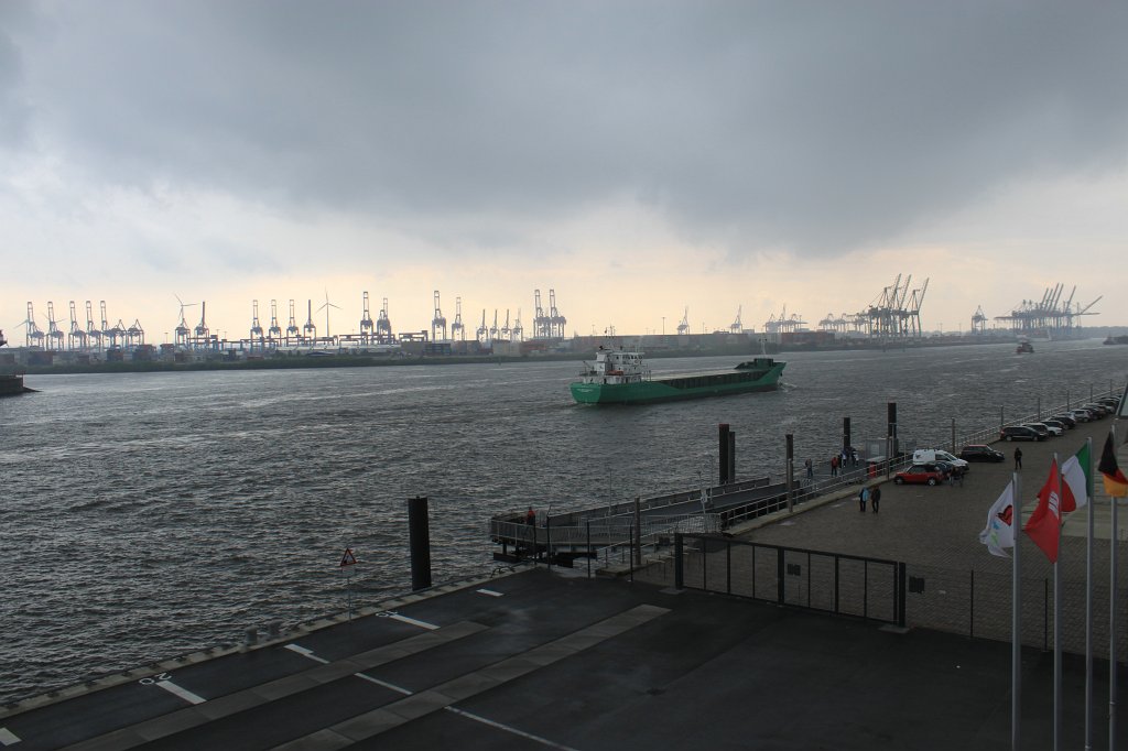 IMG_9415.JPG - Container port of Hamburg  http://en.wikipedia.org/wiki/Port_of_Hamburg 
