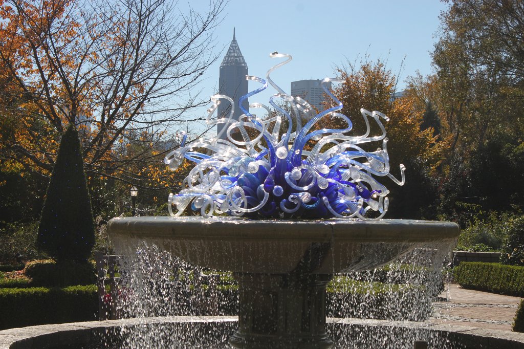 IMG_2250.JPG - Dale Chihuly's dazzling blue and white glass sculpture at the Levy Parterre
