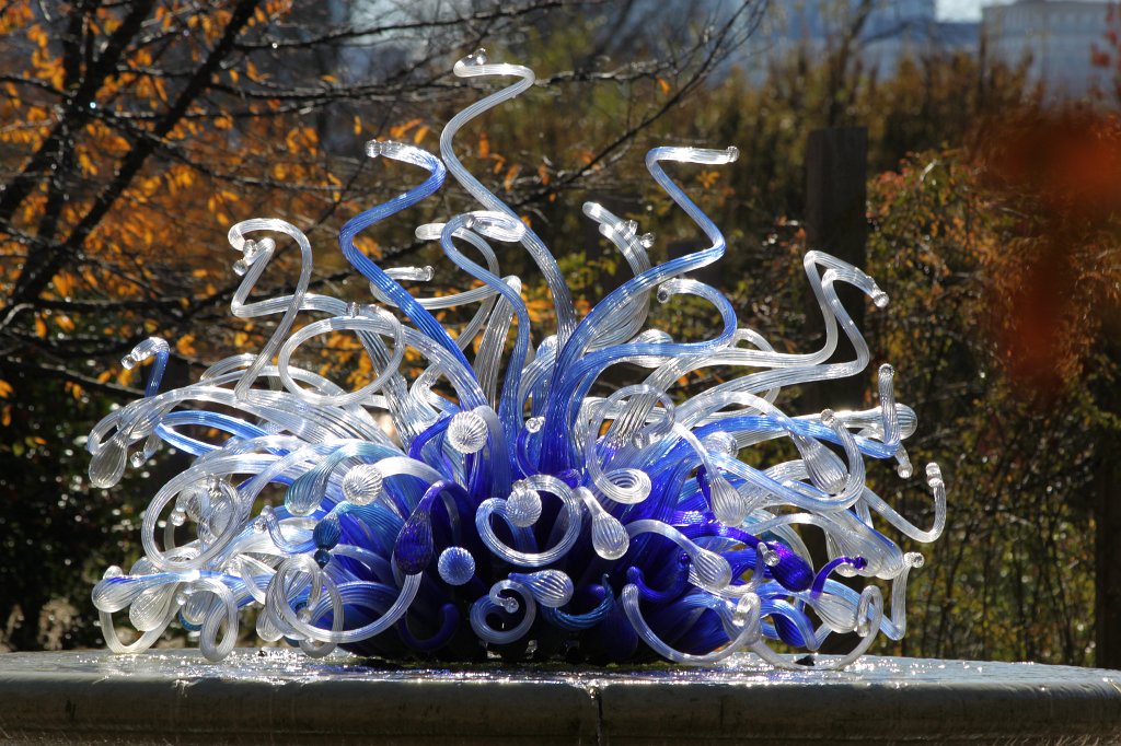 IMG_2263.JPG - Dale Chihuly's dazzling blue and white glass sculpture at the Levy Parterre