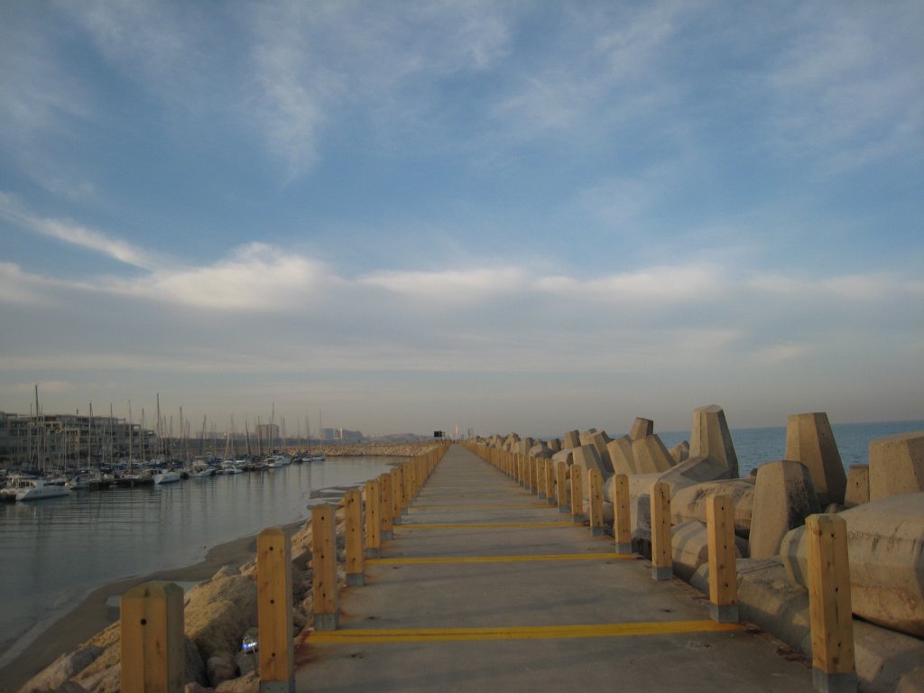 IMG_0117.JPG -  Herzliya Marina  protective barrier