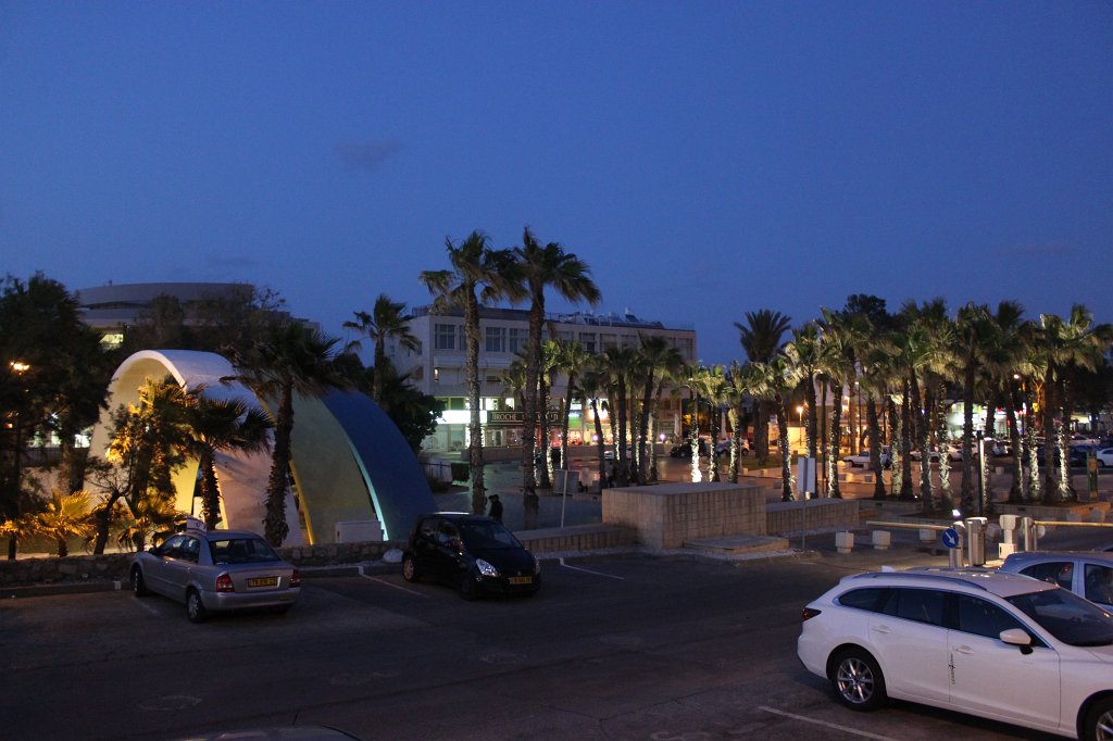 IMG_3574.JPG - Rainbow gate to  Herzliya  beach at dusk