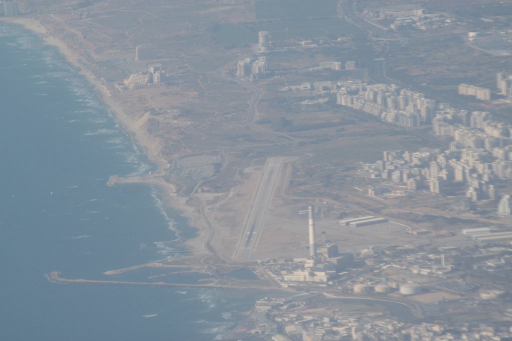 IMG_3905.JPG -  Sde Dov Airport 