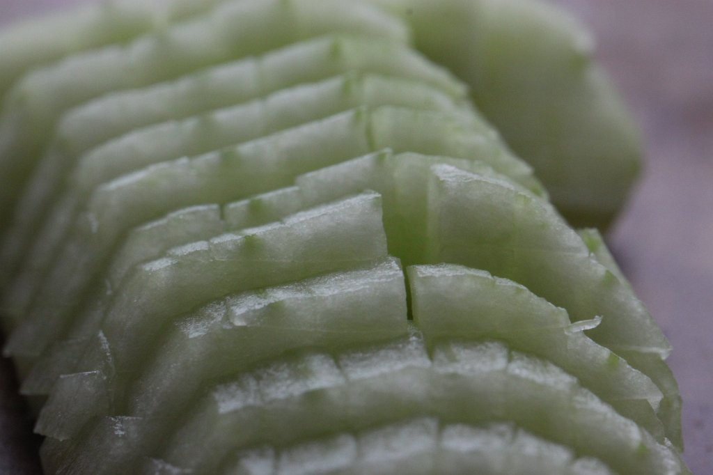 IMG_5027.JPG - Cut cucumber