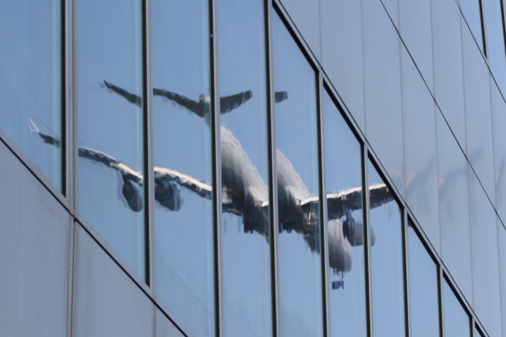 IMG_5148.JPG - Lufthansa  Airbus A340-642   D-AIHE  mirroring in the windows of  the Squaire 