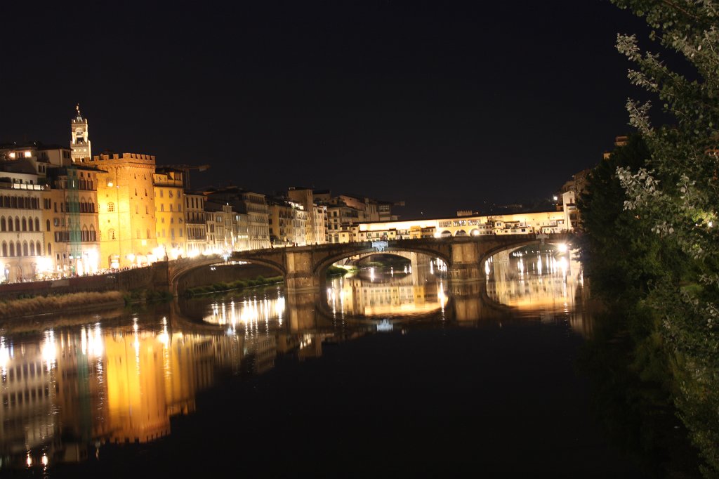 IMG_5585.JPG -  Ponte Santa Trinita  crossing  Arno river  in  Florence 