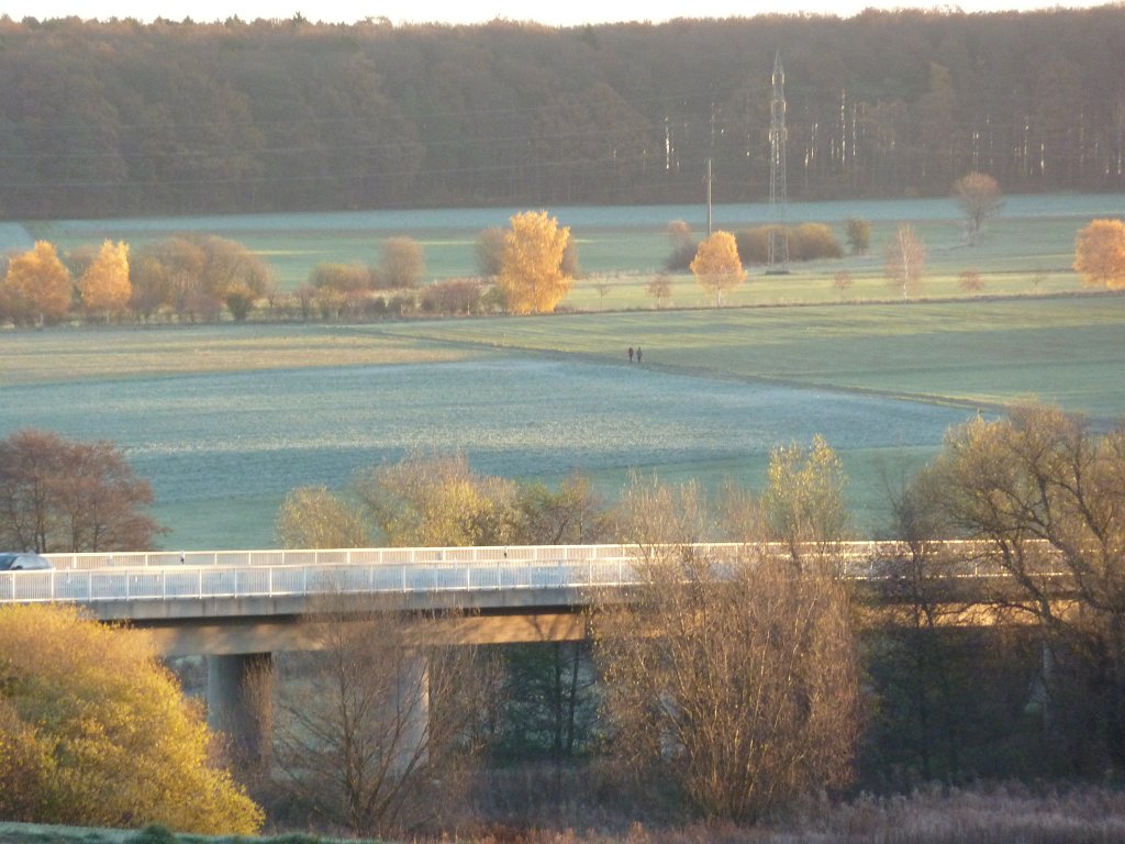 P1110125.JPG - Heisterbach valley bridge with yellow trees