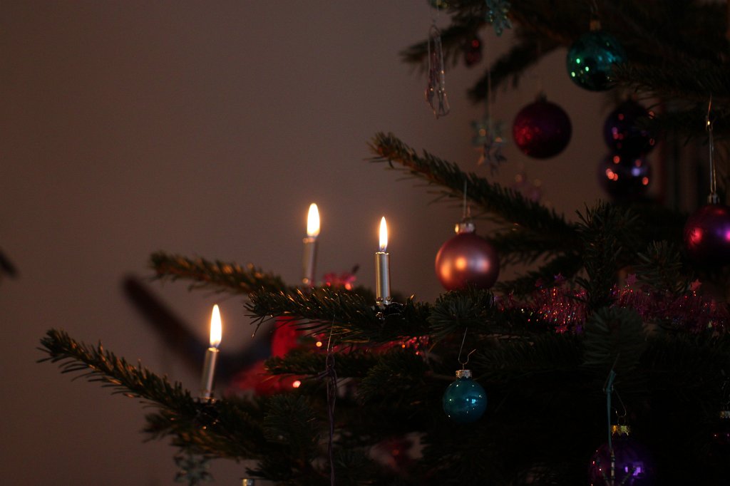 IMG_8564.JPG - Kerzen am Weihnachtsbaum