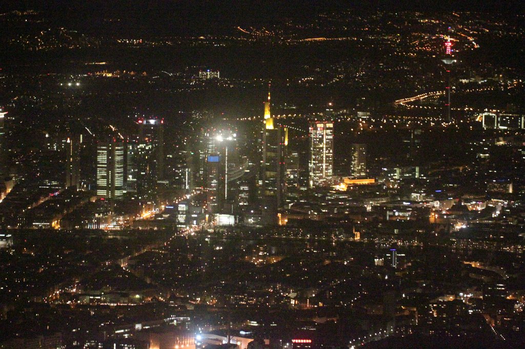 IMG_9036.JPG -  Frankfurt  skyline at night