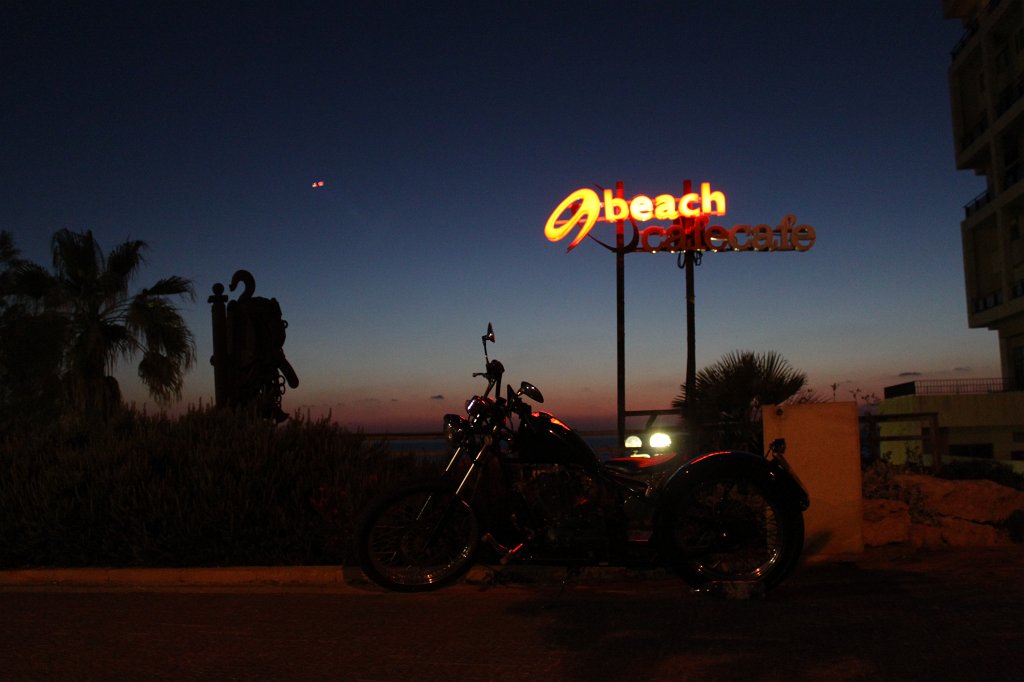IMG_9646.JPG - The bike at 9beach at dusk