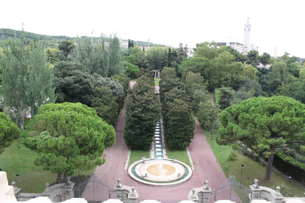 IMG_5644.JPG - View from the top of the  Museu Nacional d'Art de Catalunya  to the Park
