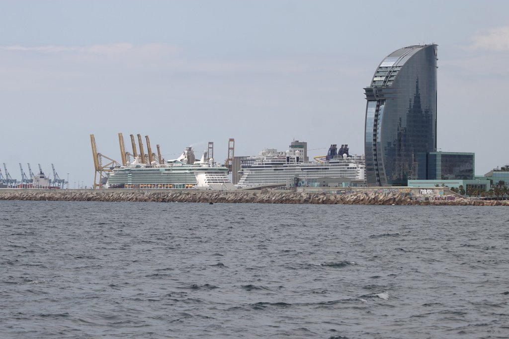 IMG_6496.JPG - Cruise ships  Liberty of the Seas ,  Norwegian Epic  and  W Barcelona 