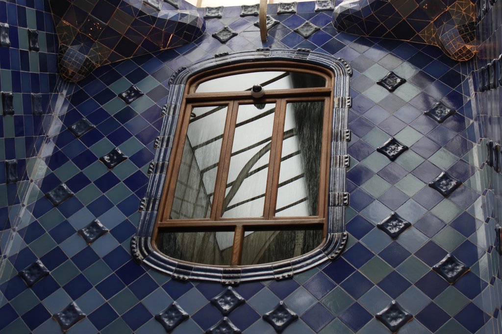 IMG_6766.JPG -  Casa Batlló  courtyard