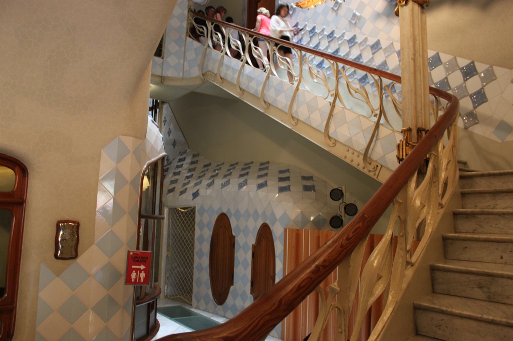 IMG_6812.JPG -  Casa Batlló  stairway
