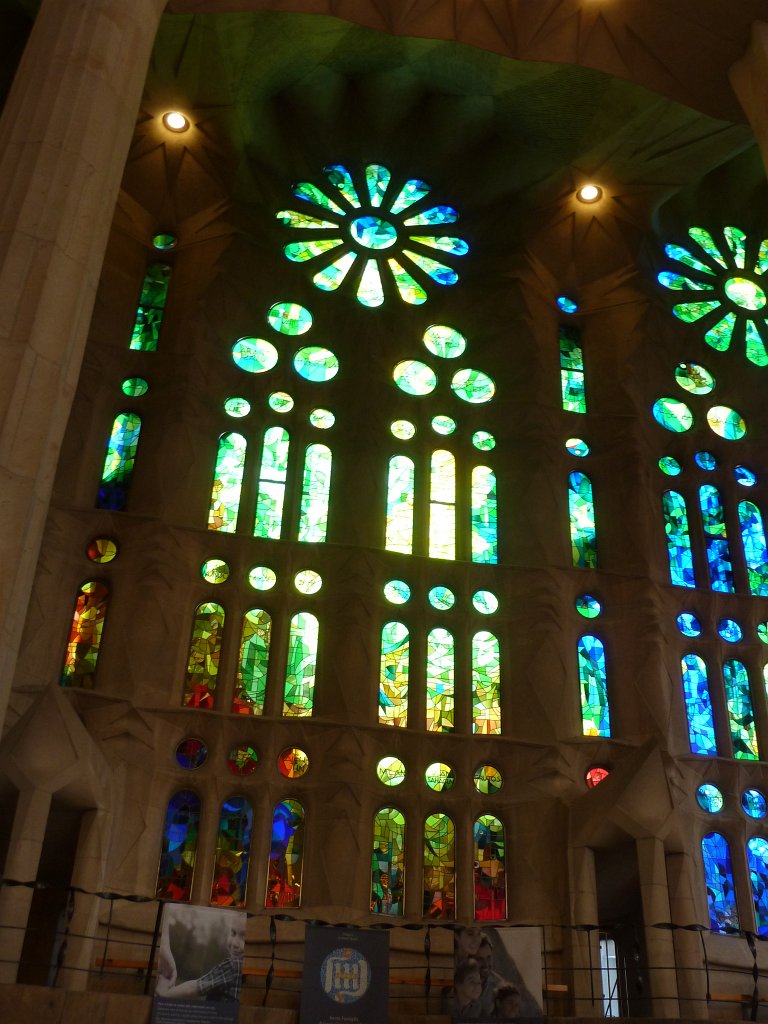 P1130054.JPG - Basílica i Temple Expiatori de la  Sagrada Família  - Windows
