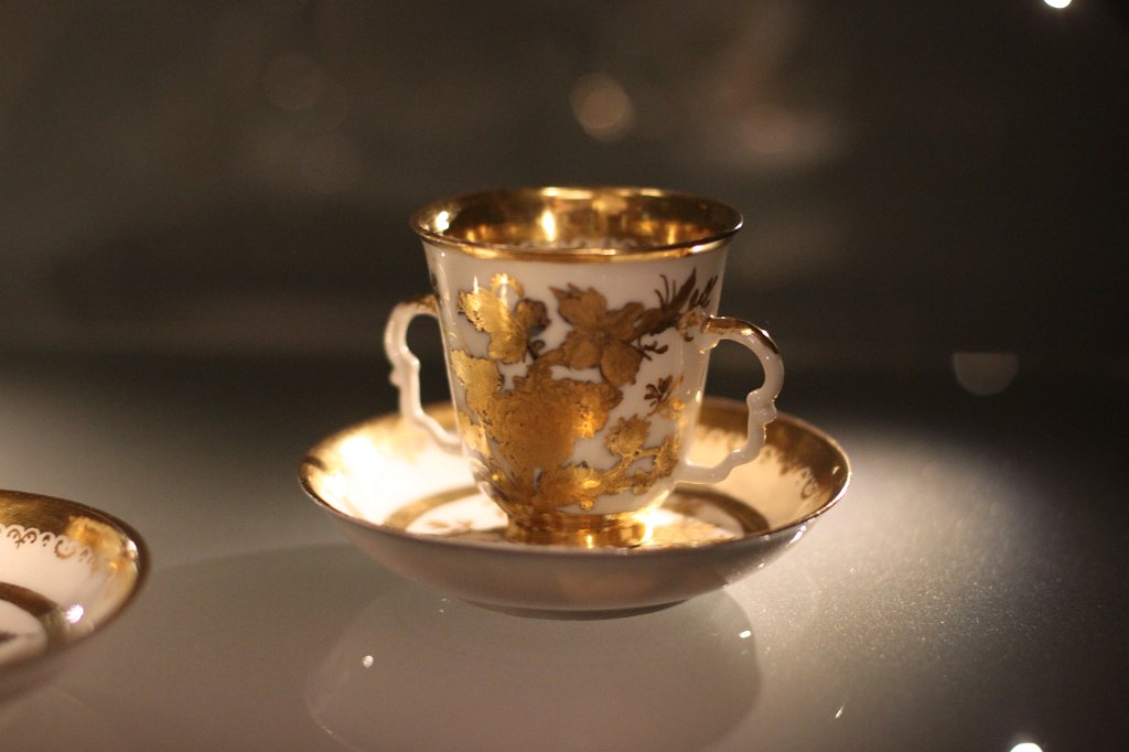 IMG_7479.JPG - Double-handed chocolate cup with saucer, Meissen manufacture, Porcelain, ca. 1732,  Chocolate Museum   Cologne 