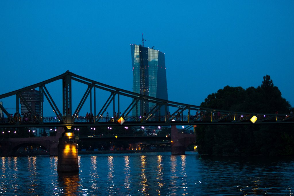 IMG_1981_c.jpg -  Main river  and  ECB building 
