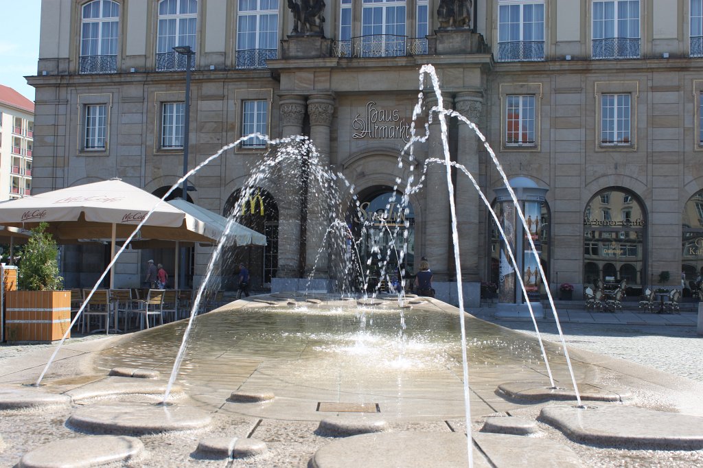 IMG_3117.JPG -  Dresden Altmarkt  fountain