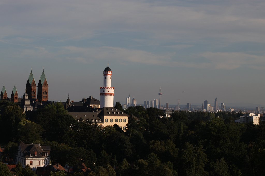 IMG_3870.JPG -  Bad Homburg  with the skyline of  Frankfurt  in the background