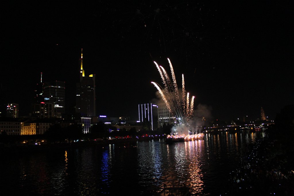 IMG_4302.JPG - Closing fireworks at the  Museumsuferfest  in  Frankfurt 