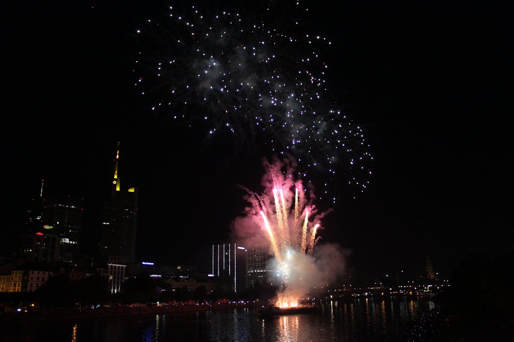 IMG_4307.JPG - Closing fireworks at the  Museumsuferfest  in  Frankfurt 