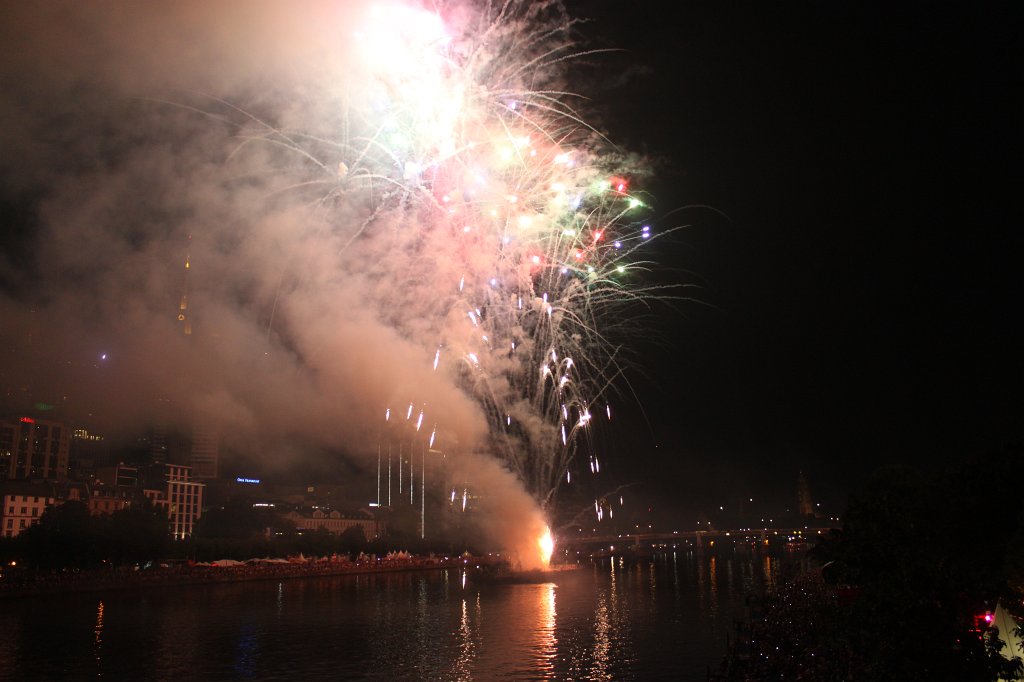 IMG_4403.JPG - Closing fireworks at the  Museumsuferfest  in  Frankfurt 