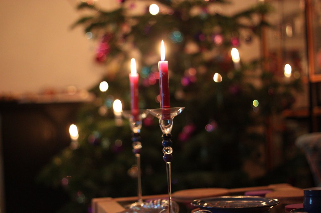 IMG_6288.JPG - Kerzen und Weihnachtsbaum