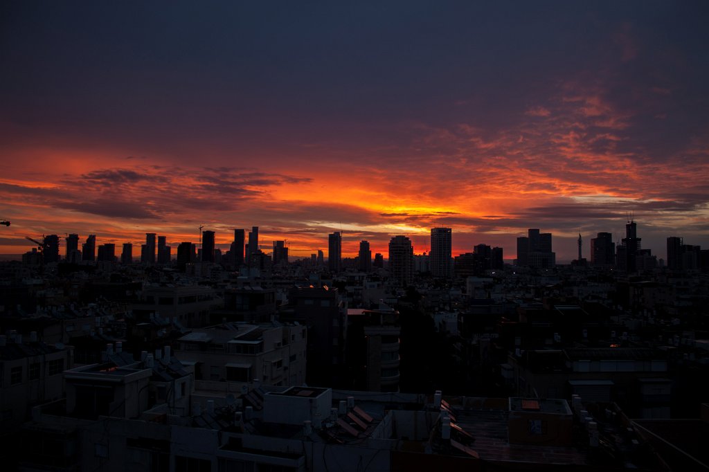 IMG_6899_c.jpg - Dawn over Tel Aviv