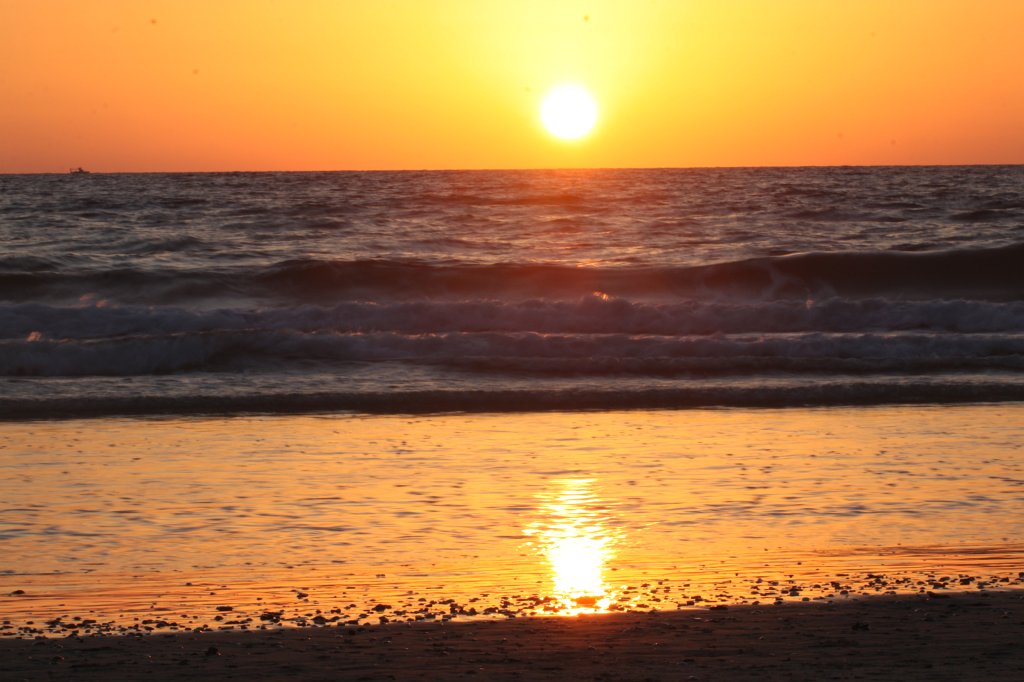IMG_2805.JPG - Sunset at  Herzliya  beach