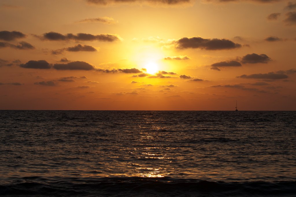 IMG_3157_c.jpg - Sunset at  Herzliya  beach