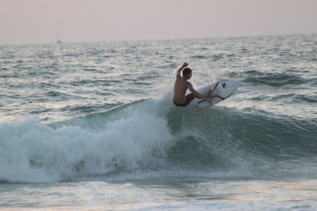 IMG_3568.JPG - Sunset surfing at  Herzliya  beach