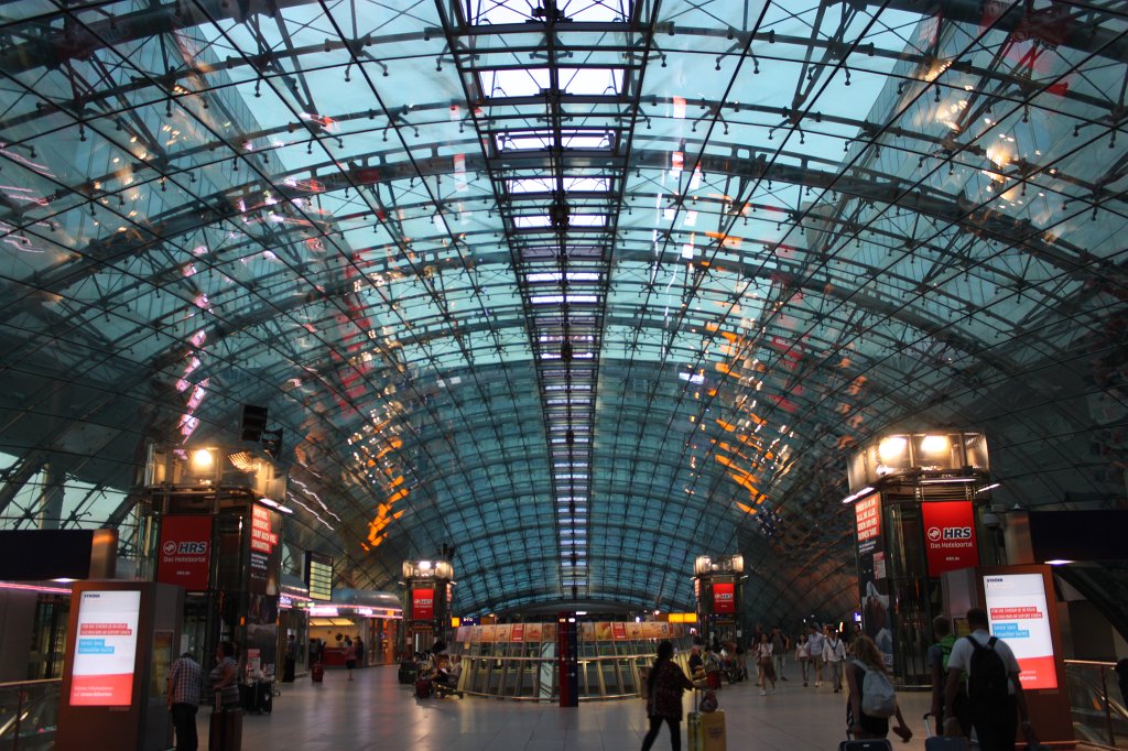 IMG_6874.JPG - Glass roof at  Frankfurt airport   train station 