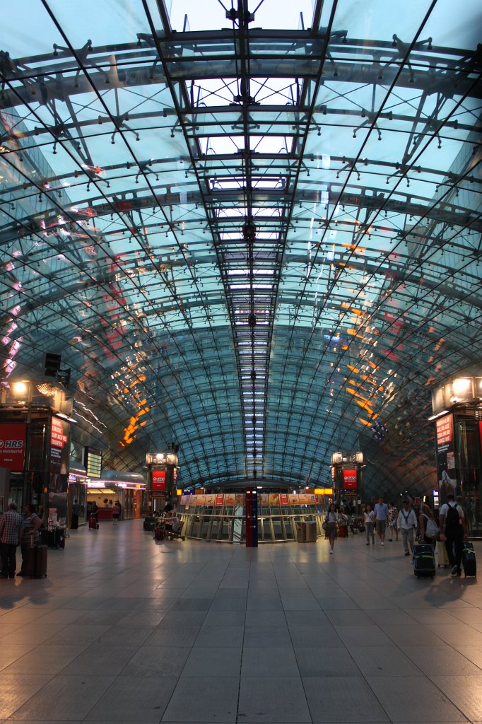 IMG_6875.JPG - Glass roof at  Frankfurt airport   train station 