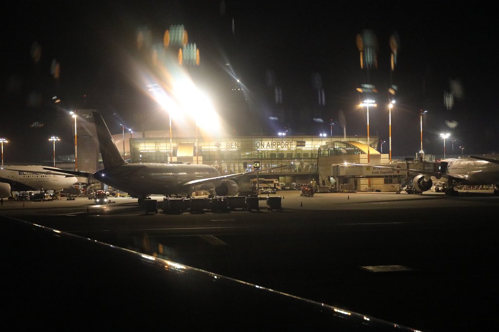574A1074.JPG -  Tel Aviv   Ben Gurion Airport  at night
