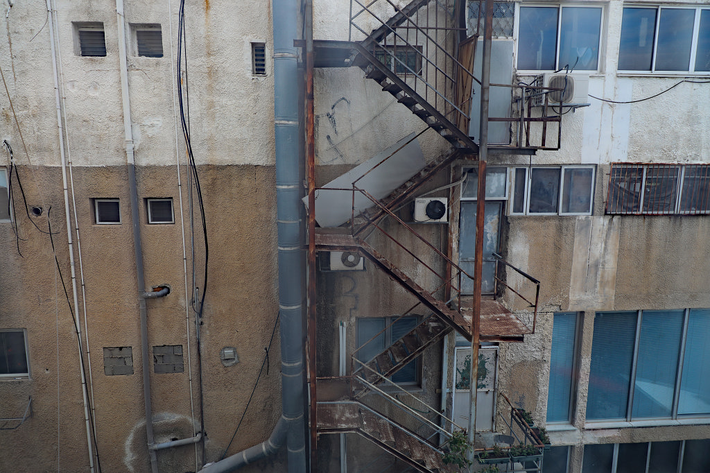 574A1080_c.jpg - Rusty staircase