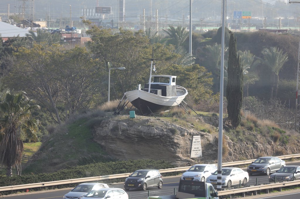 574A1231.JPG - Herzliya Hamapilim Boat Monument