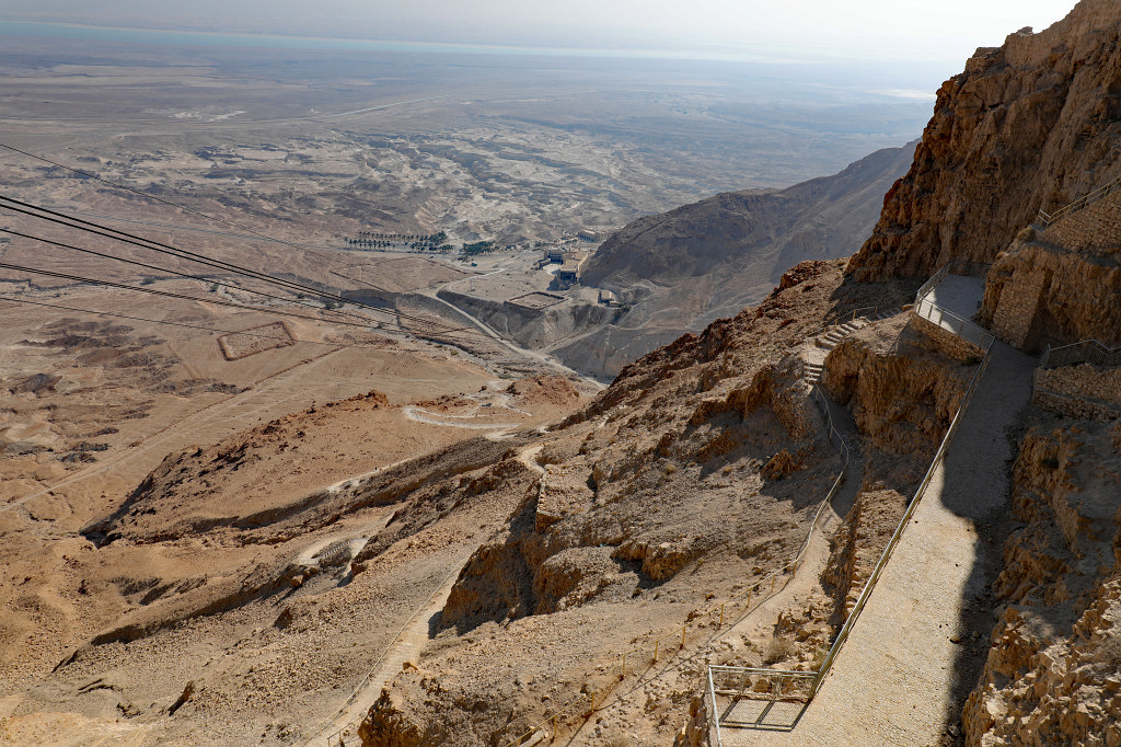 574A1372_c.jpg - Snake path and cable car to  Masada  and the Dead Sea