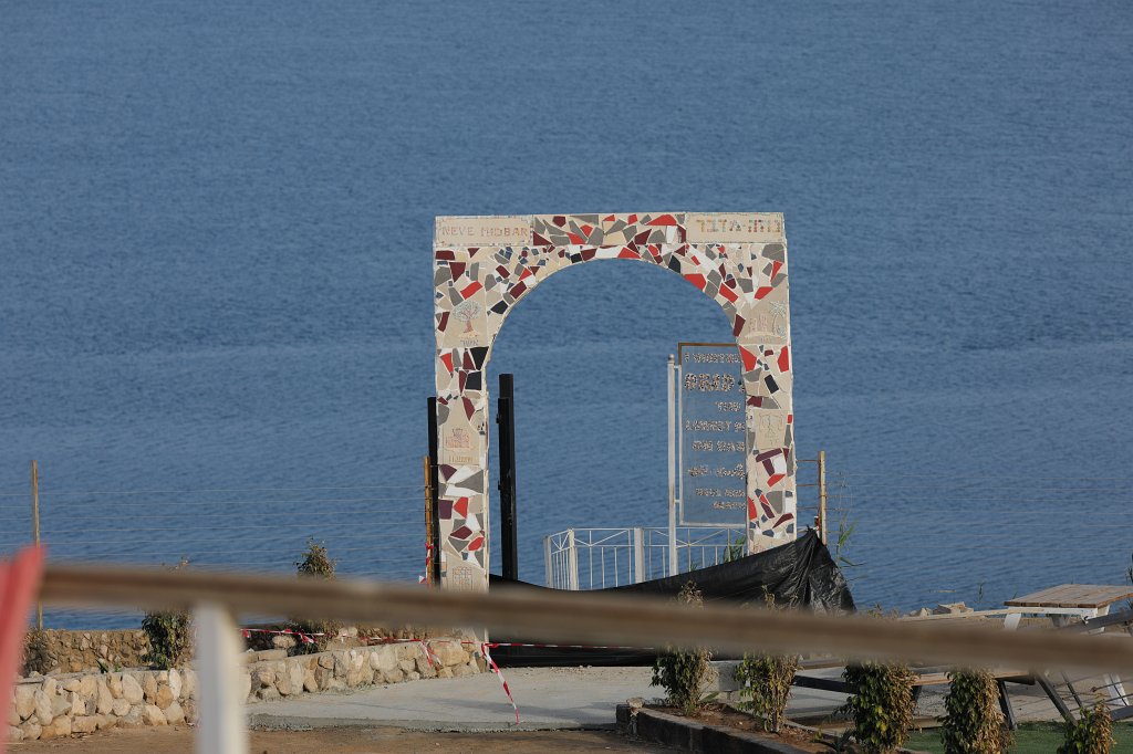 574A1517.JPG - Gate to the  Dead Sea 